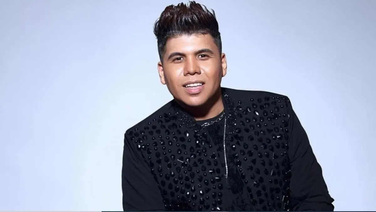 عمر كمال يرد على منتقدي سيارته الفارهة (فيديو)