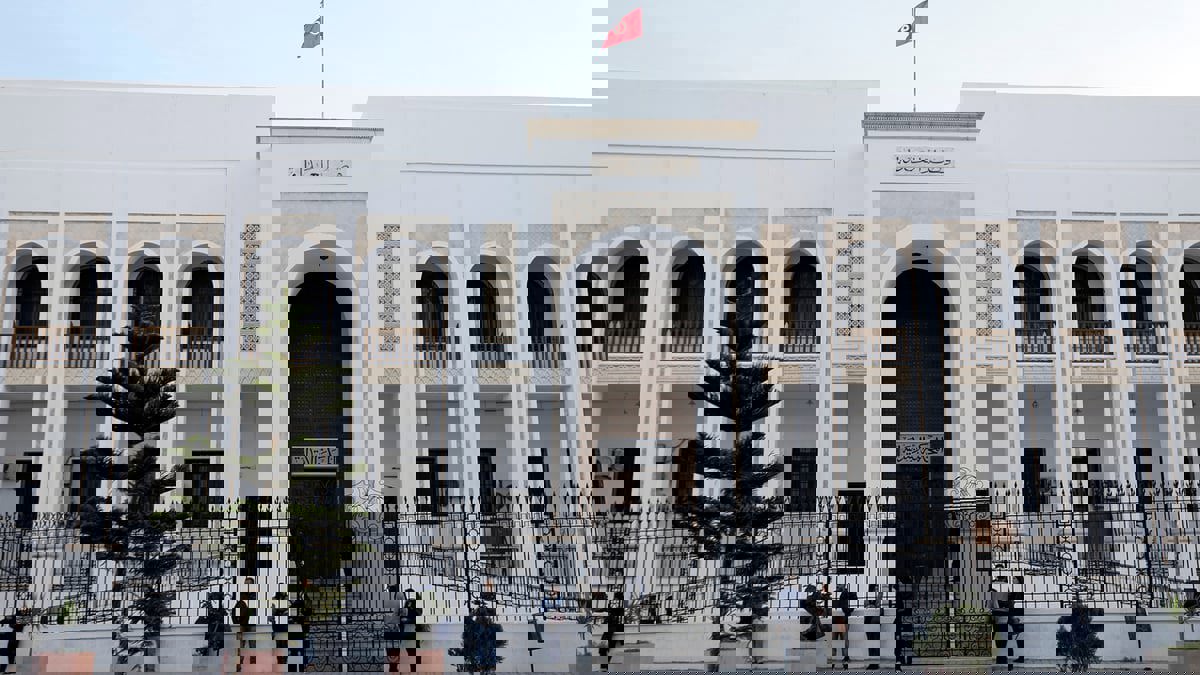 تونس.. التحقيق مع وزير سابق وملاحقة 20 مسؤولا في قضايا فساد