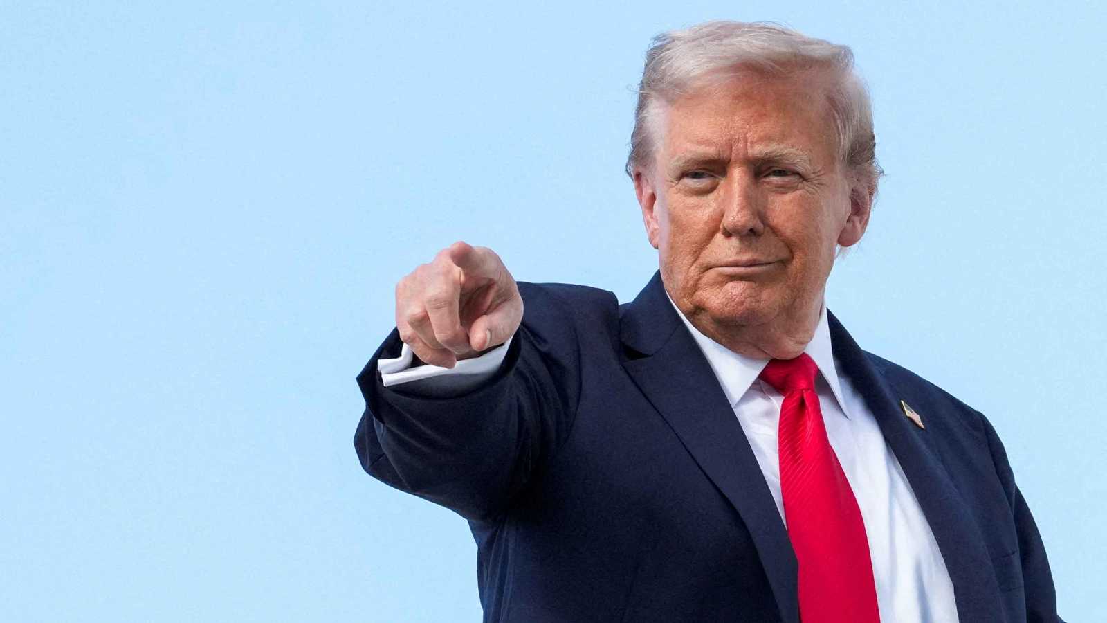 ترامب: ينبغي سجن رئيس بلدية شيكاغو وحاكم إلينوي