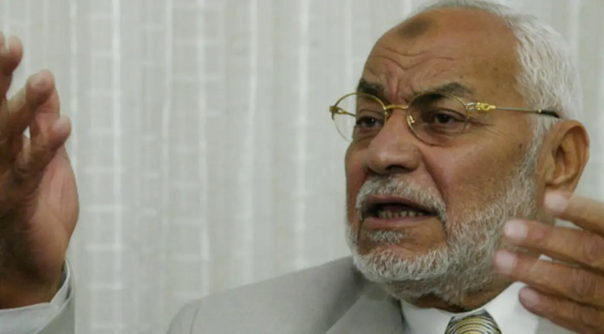 تبرئة مرشد إخوان مصر السابق من "إهانة القضاء"