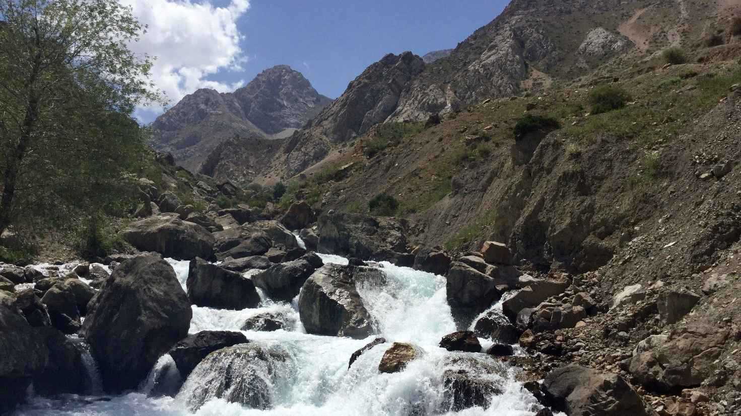 الفقر والبنية التحتية والسياسة.. مثلث الأزمة المائية في قلب آسيا الوسطى