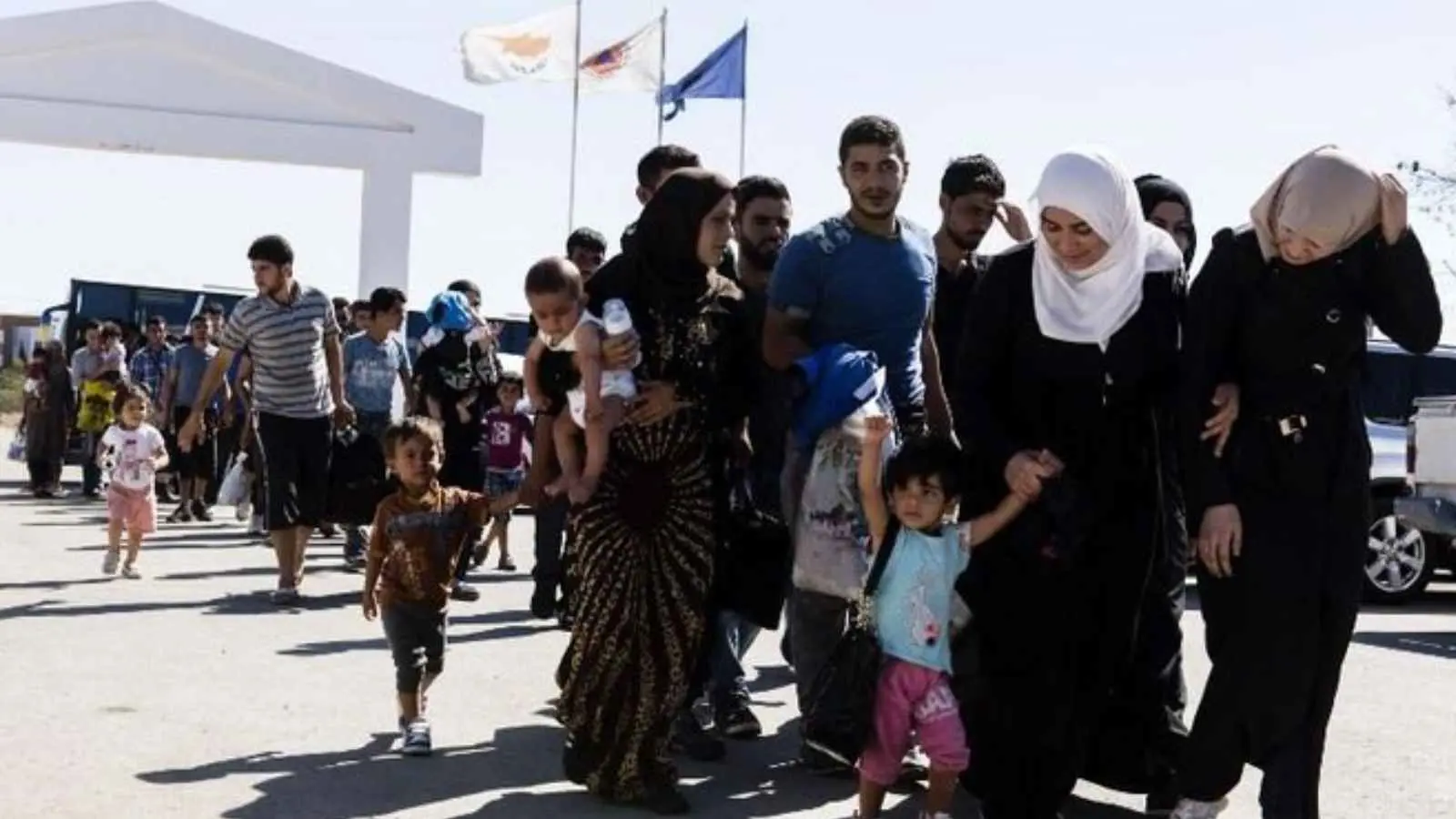 قبرص تعتزم إطلاق برنامج ممول لترحيل العائلات السورية