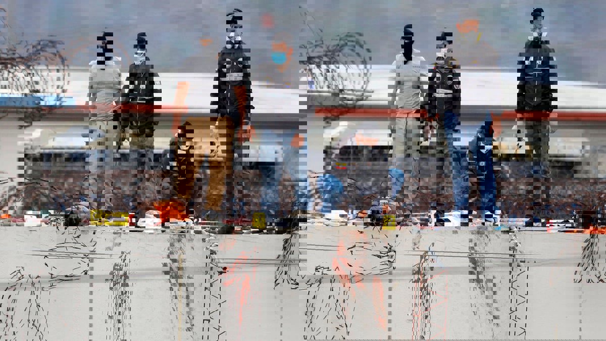 مقتل 13 سجيناً بعراك في سجن بالإكوادور