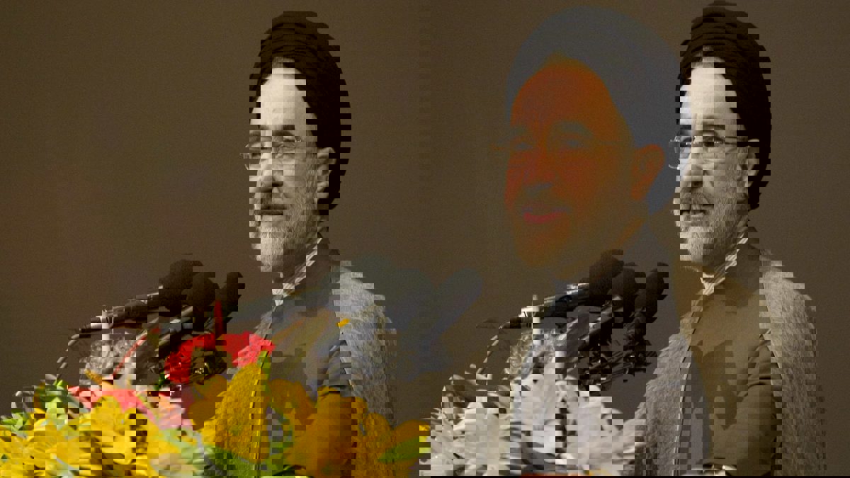 خاتمي ينتقد لجوء روحاني للعنف ضد المحتجين في إيران