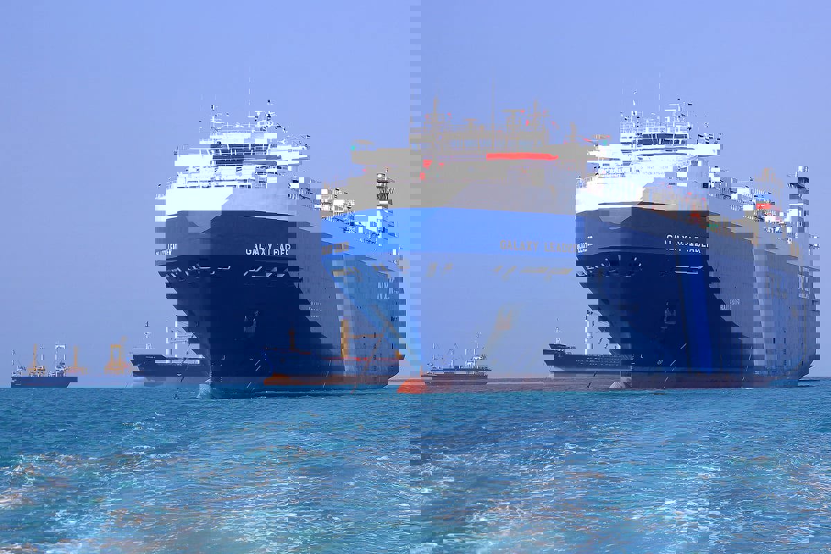 هجوم يستهدف سفينة شحن قبالة سواحل اليمن