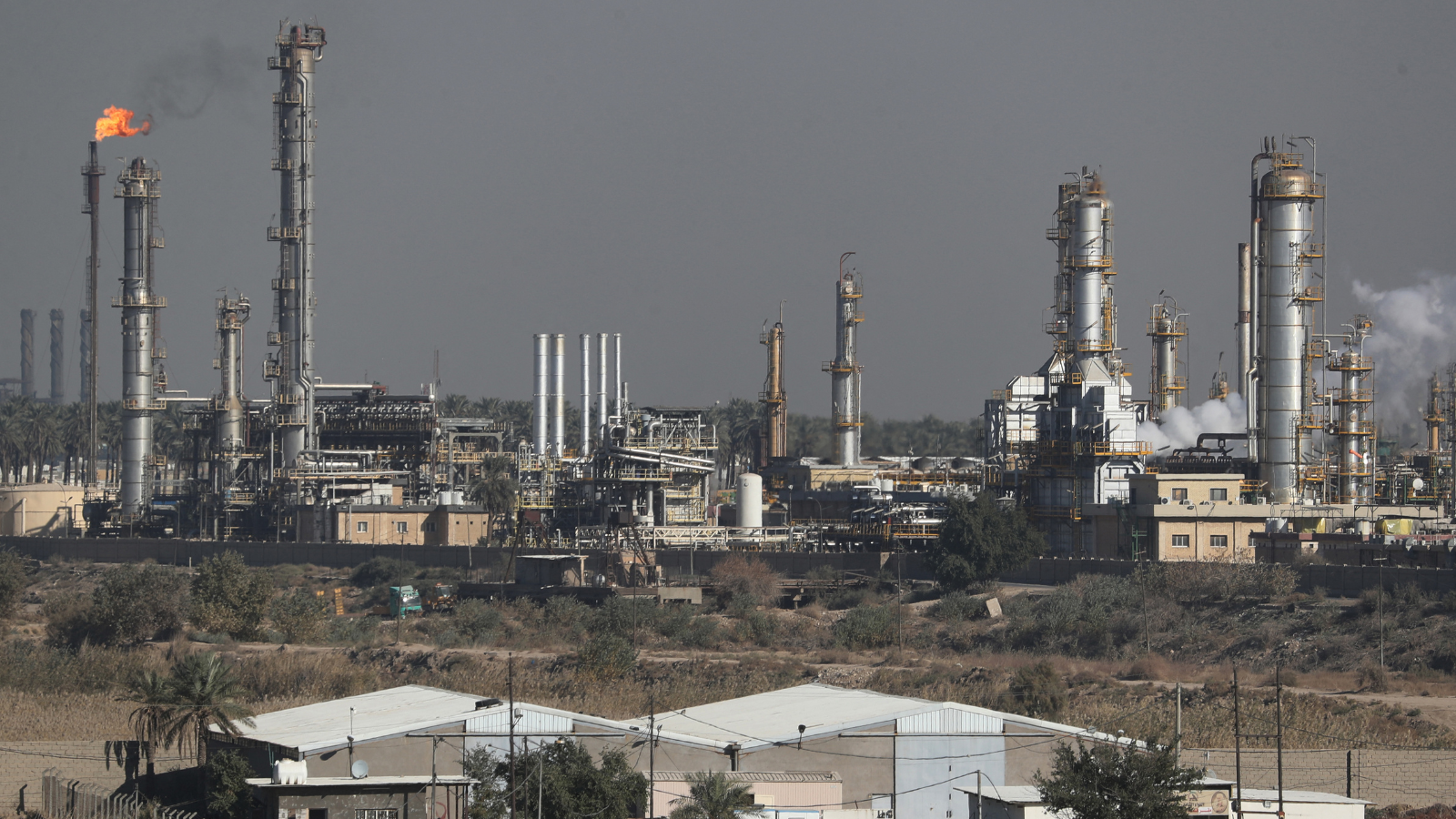 مصادر عراقية: "خطة طوارئ" لمواجهة انسحاب الأجانب من حقول النفط