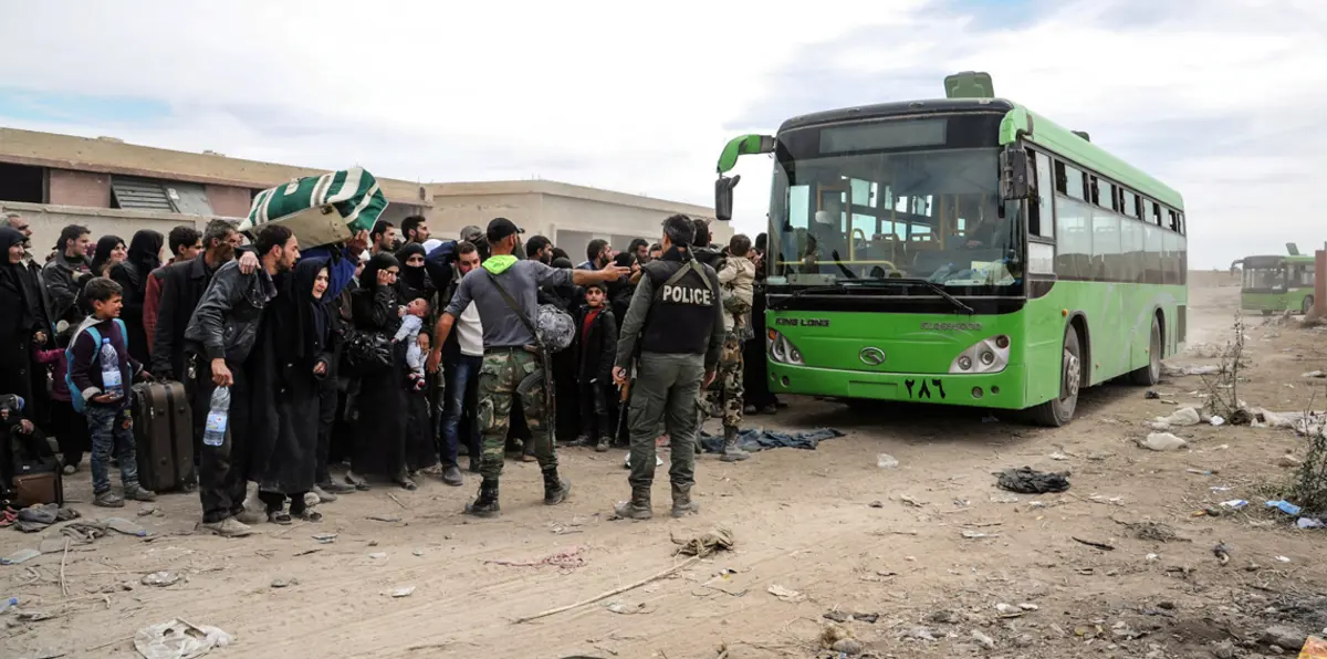 إجلاء أول دفعة من المقاتلين والمدنيين من جنوب الغوطة الشرقية