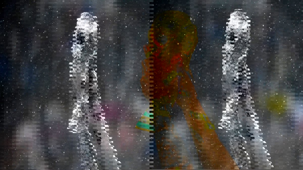 رئيس اللجنة الأولمبية عن إقامة كأس العالم كل عامين: لا أريد وضع الوقود على النار