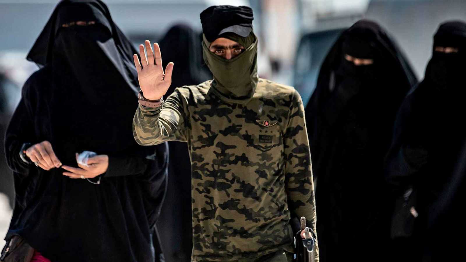 من معلمة في جبال فرنسا إلى ركام الرقة مع داعش.. من هي كريستين ألان؟