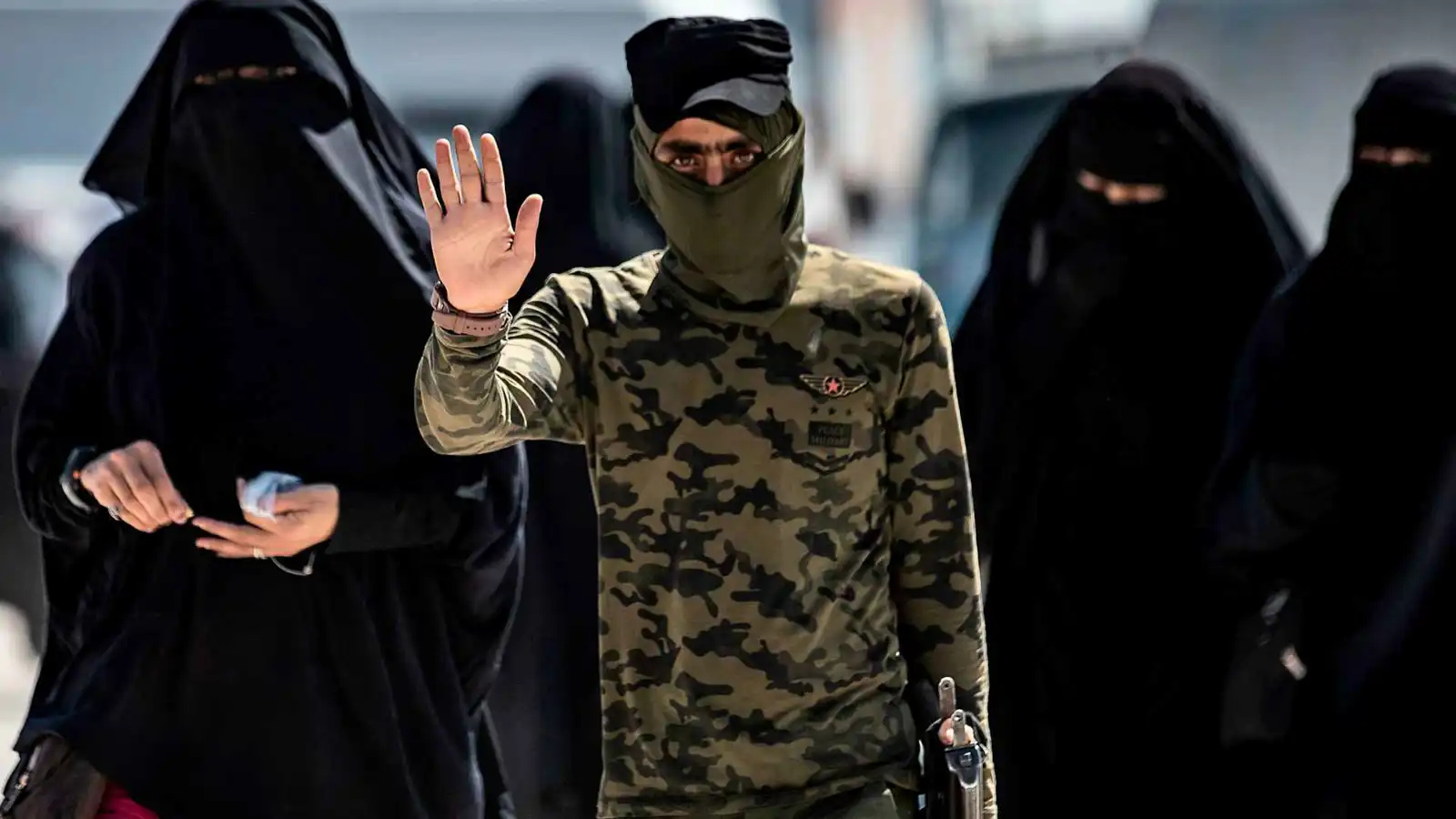 من معلمة في جبال فرنسا إلى ركام الرقة مع داعش.. من هي كريستين ألان؟