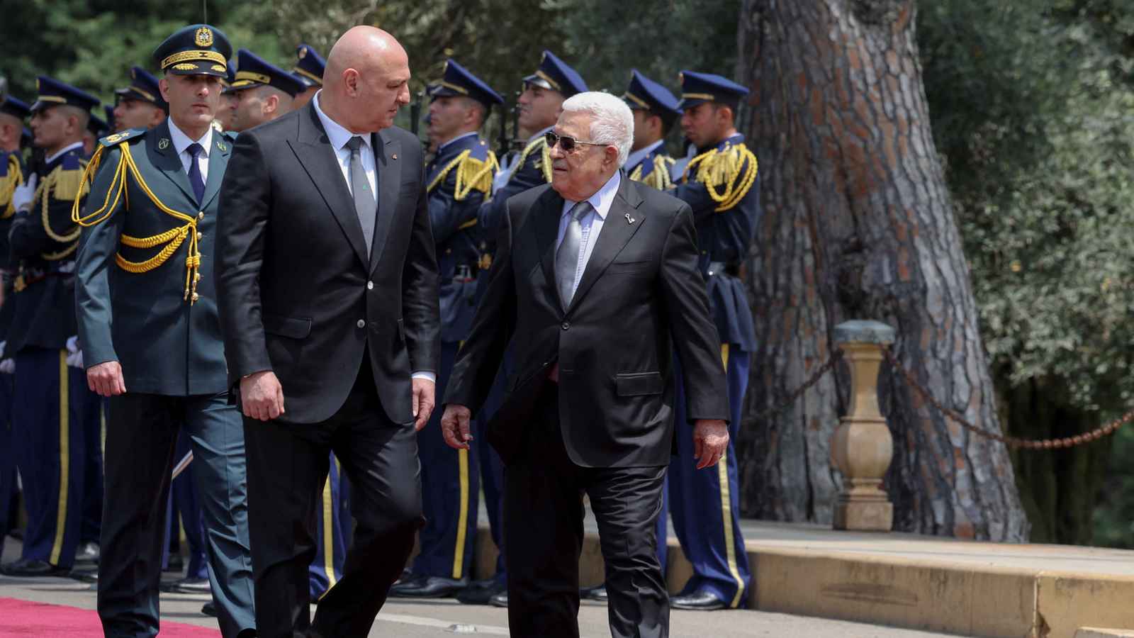 "سلاح المخيمات" يتصدر أجندة زيارة الرئيس الفلسطيني إلى لبنان