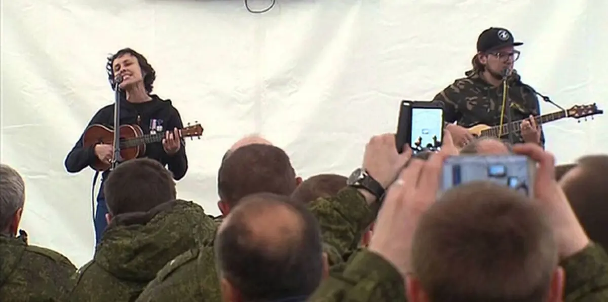 حلفاء الأسد في صورة للذكرى بقاعدة حميميم باللاذقية