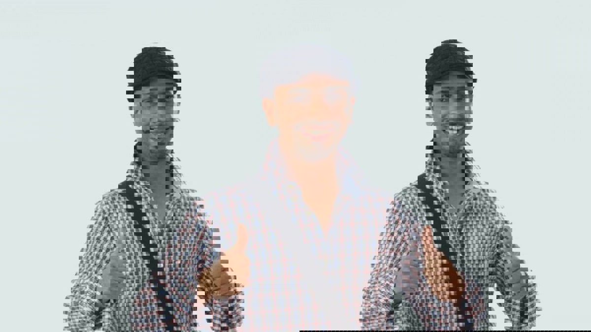 تقليد حبيب الحبيب لمشهور "سناب شات" نايف حمدان في "ستديو21" يصبح حديث السعوديين (فيديو)