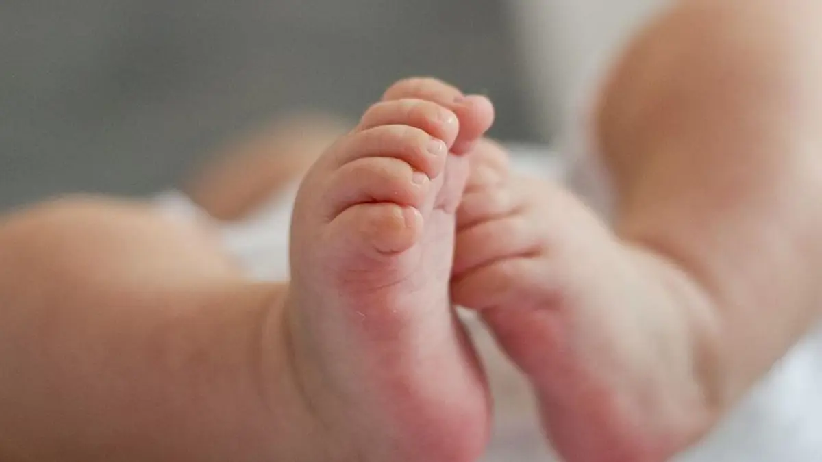 القبض على عراقي حاول بيع طفله 