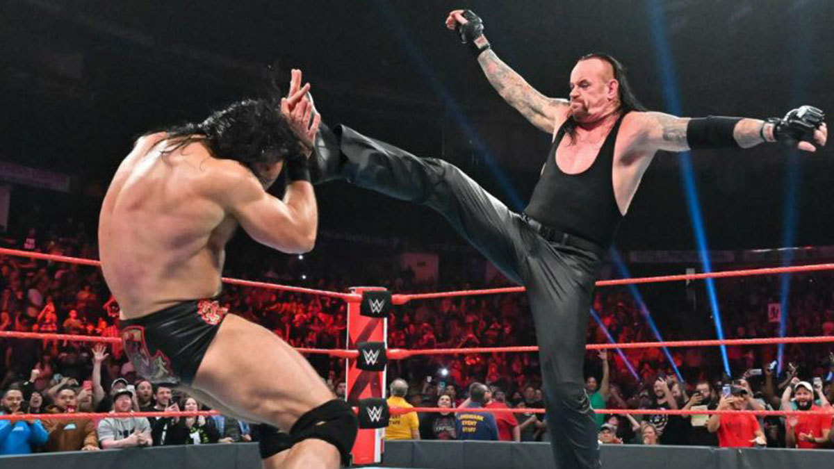 أندرتيكر يوقع عقدًا مدى الحياة مع WWE