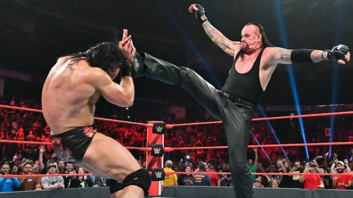أندرتيكر يوقع عقدًا مدى الحياة مع WWE