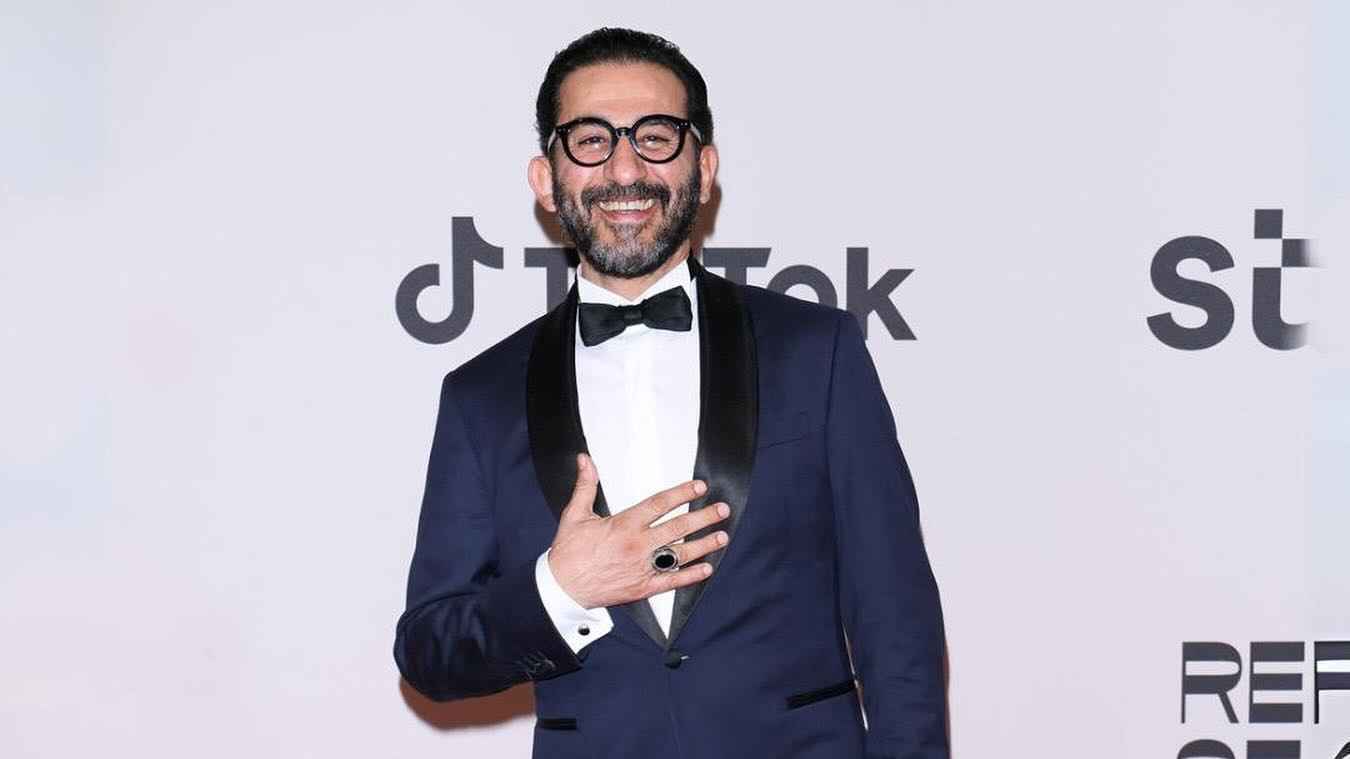 أحمد حلمي يعتذر عن الإساءة لزوج كارمن سليمان