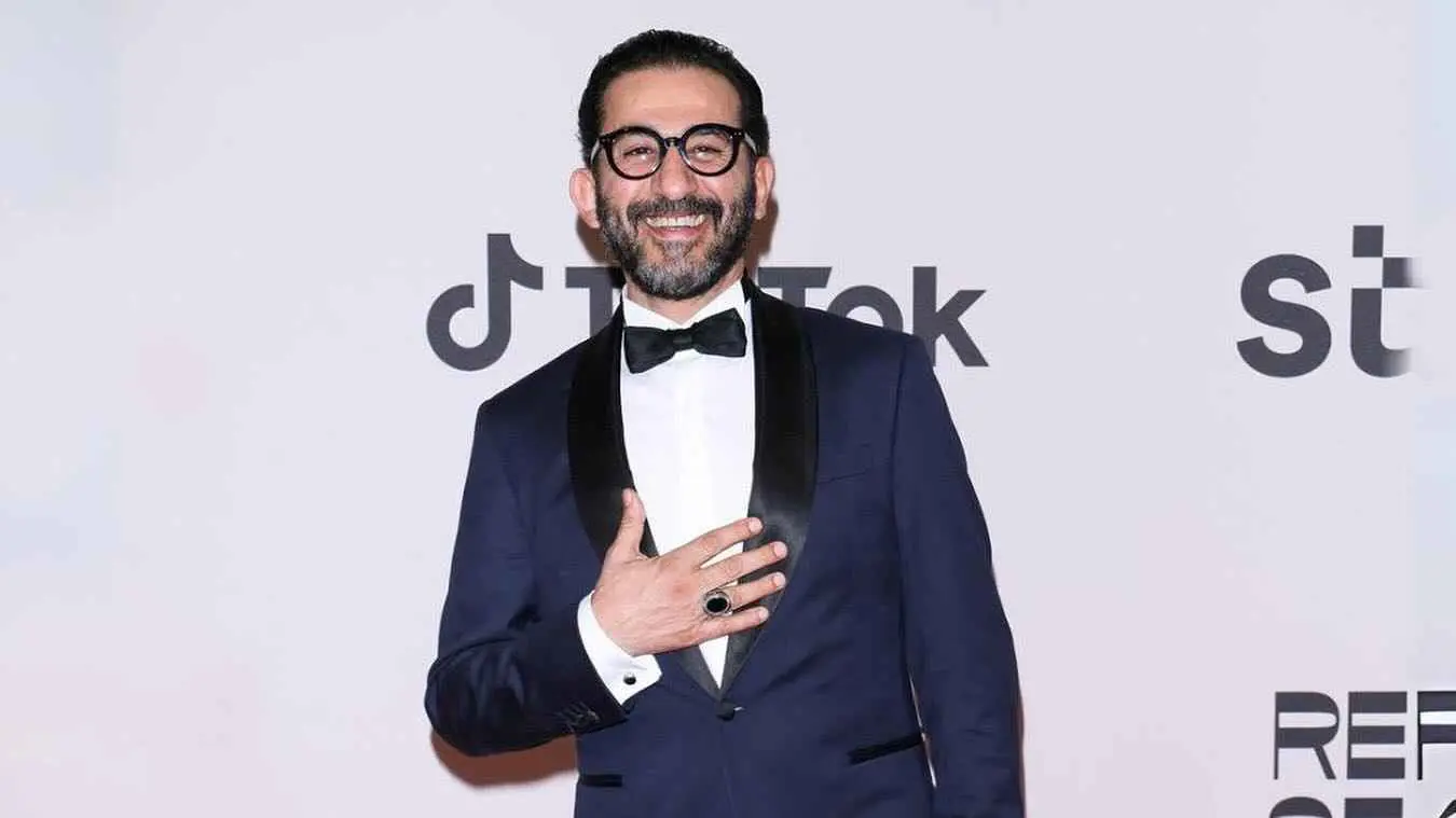 أحمد حلمي يعتذر عن الإساءة لزوج كارمن سليمان