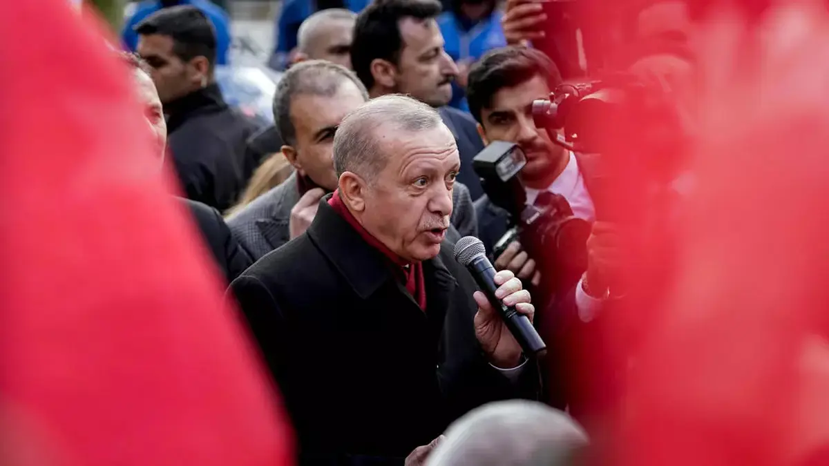 برسالة صوتية على تويتر.. أردوغان يناشد الأتراك ملازمة المنازل