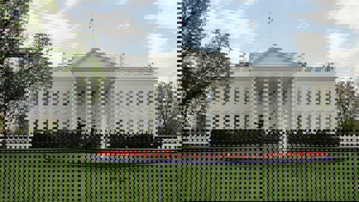 وفاة رجل أضرم النار بنفسه قرب البيت الأبيض