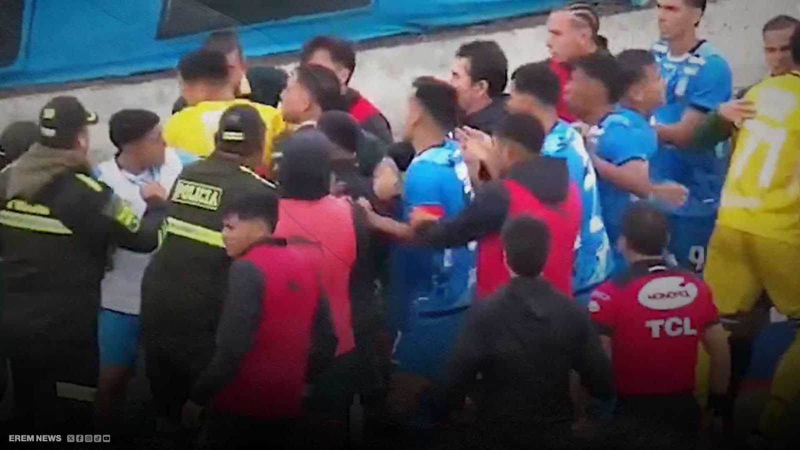7 بطاقات حمراء وغاز مسيل للدموع.. مباراة في الدوري البوليفي تتحول لساحة حرب