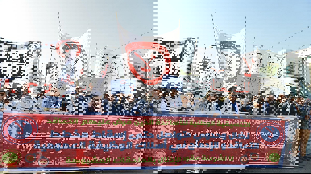 بعد التخلي عن "نظام التعاقد" للمعلمين.. الحكومة المغربية تعلن تشبثها بـ"التوظيف الجهوي"‎