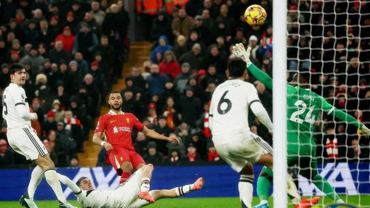 الكلاسيكو في خطر.. 7 نجوم قد يغيبون عن مباراة ليفربول ومانشستر يونايتد