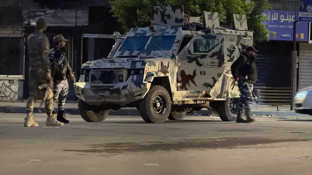 سوريا.. توقيف 21 شخصًا في اللاذقية مع بدء تطبيق حظر التجوال (صور)