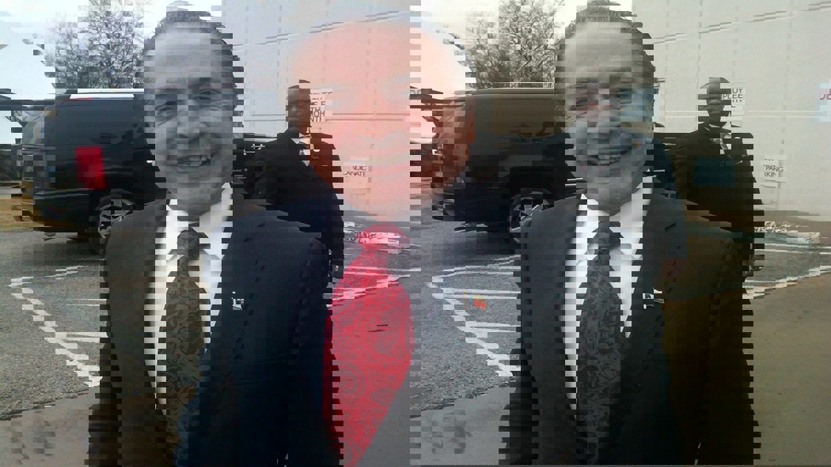 مليونير فلسطيني يصادق ترامب بصبغات الشعر‎