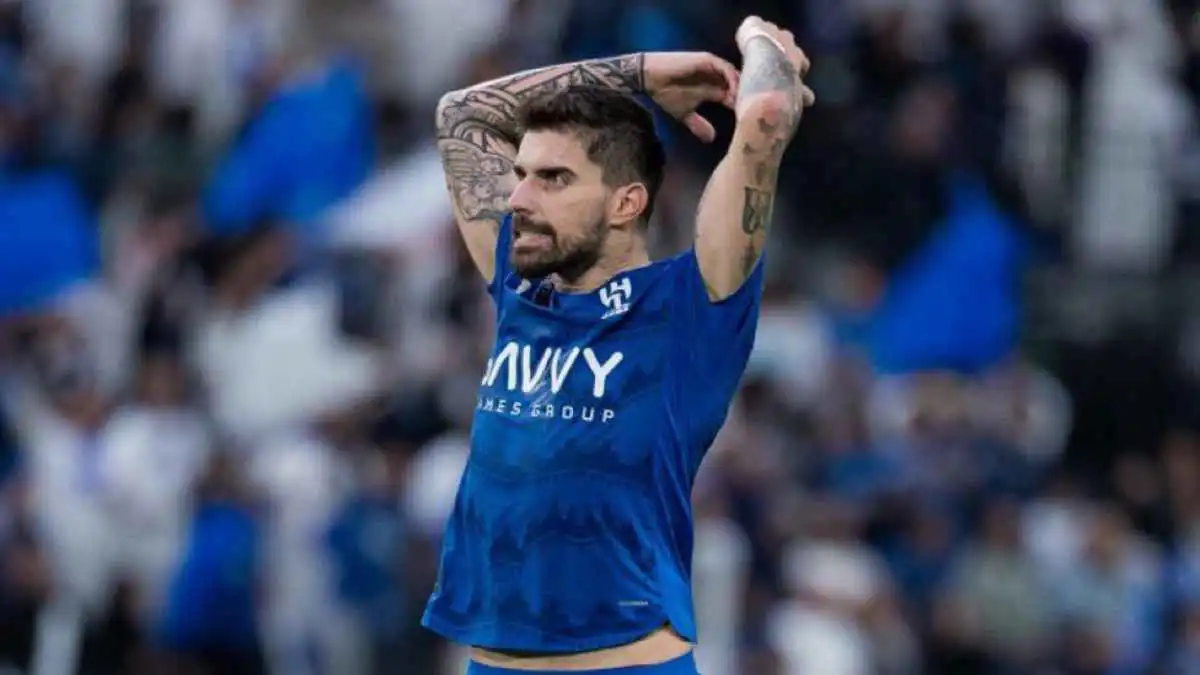 3 أشياء تجبر نيفيز على الرضوخ أمام الهلال السعودي