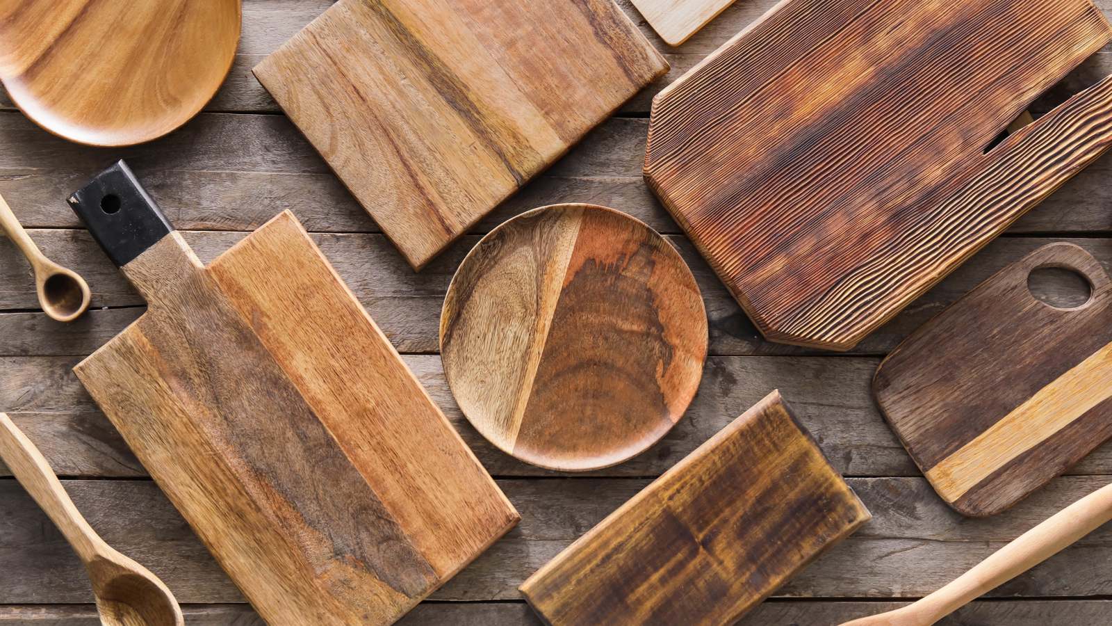 ألواح التقطيع الخشبية.. مخاطر خفية تهدد صحتك