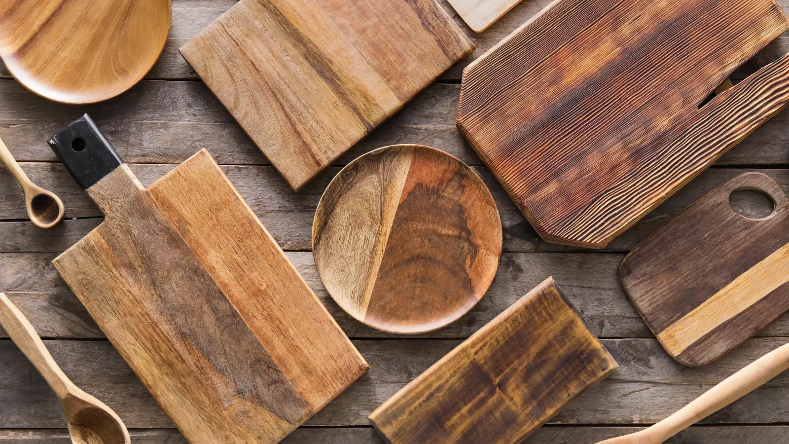 ألواح التقطيع الخشبية.. مخاطر خفية تهدد صحتك