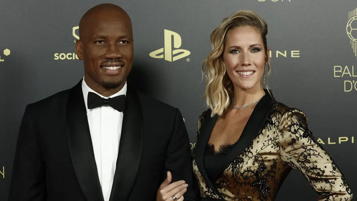 من هي ساندي هيربير مقدمة حفل الكرة الذهبية؟ 