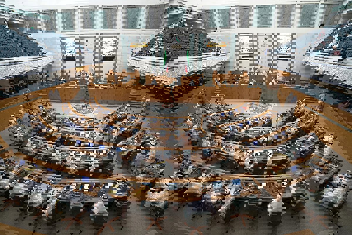 ما أثر حلّ مجلس الأمة على الحياة السياسية في الكويت؟