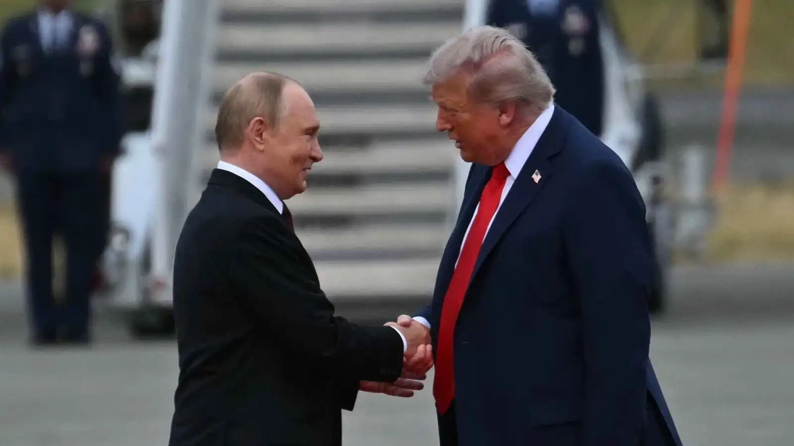 تمديد العقوبات الأوروبية على موسكو يختبر التقارب الأمريكي الروسي