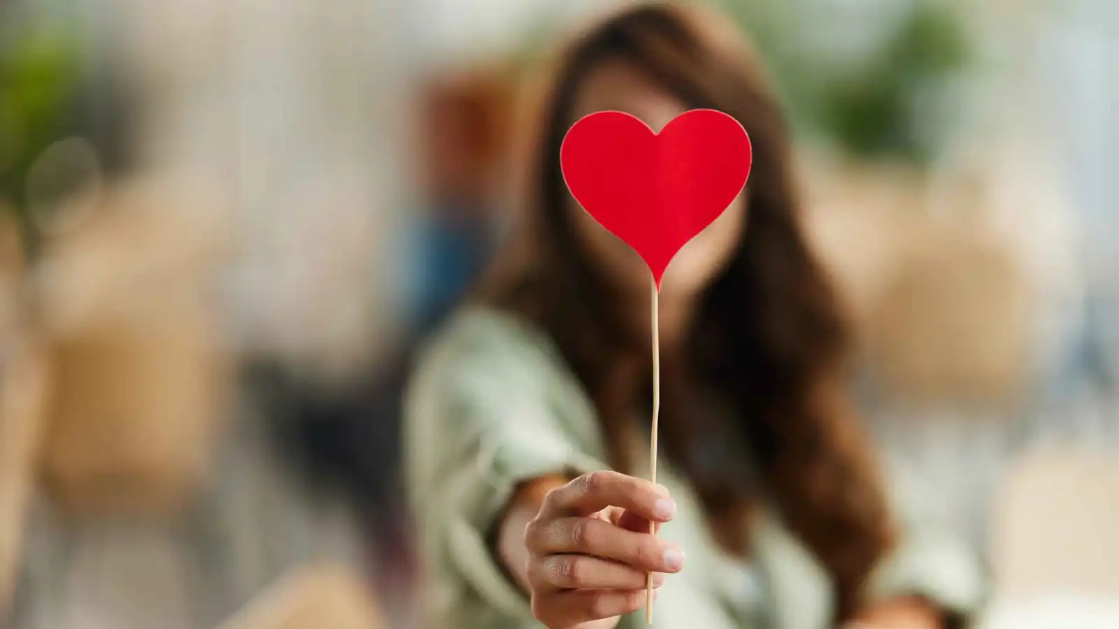 "صخب الفالنتاين".. رحلة في أغرب تقاليد الحب