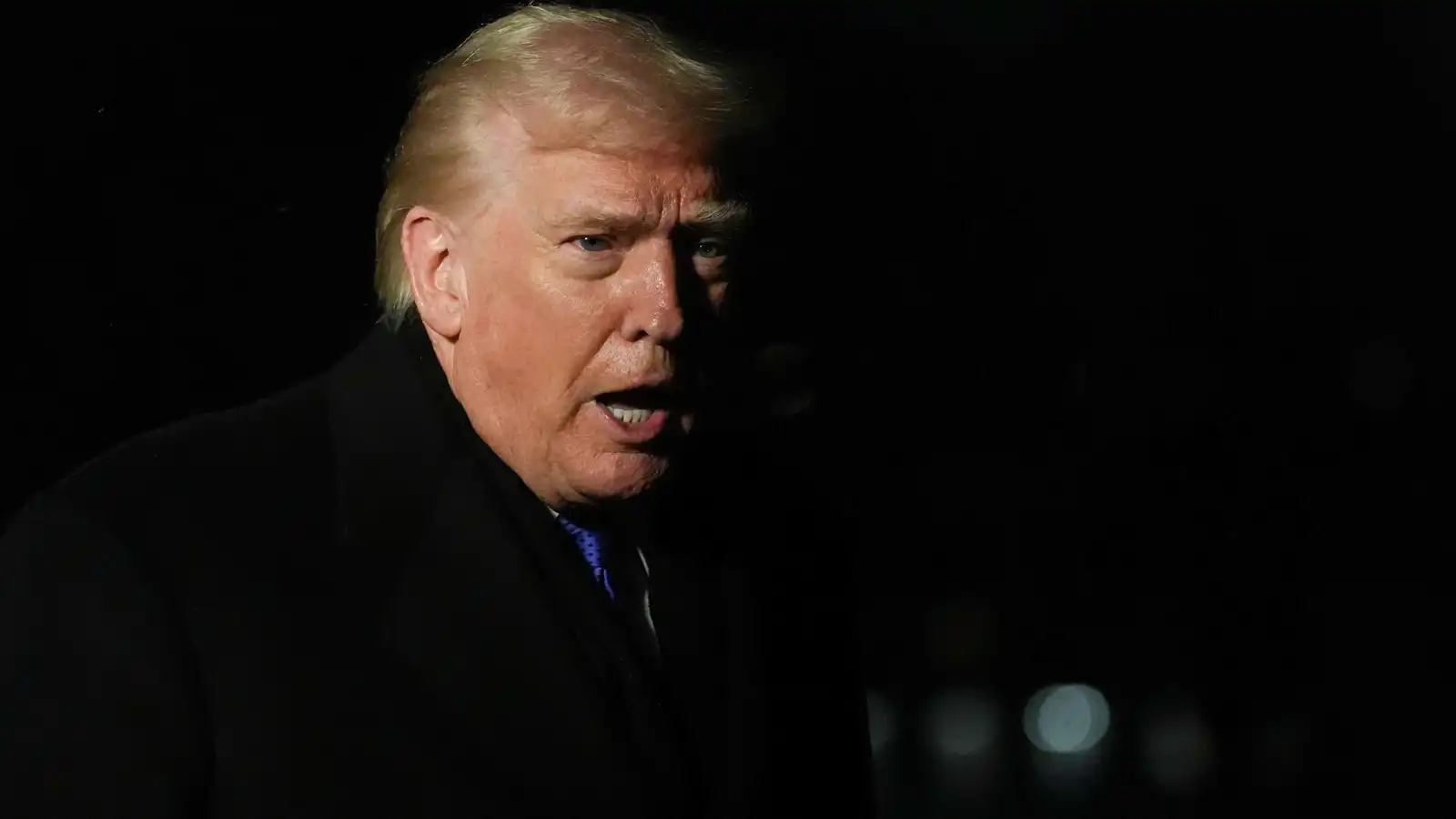 بعد لقاء مسقط.. ترامب يكشف عن "رغبة شديدة" لإيران بإبرام اتفاق