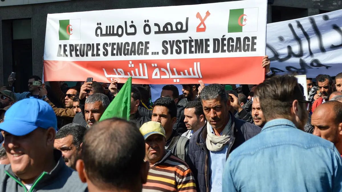 وزير الداخلية الجزائري يعلق على وفاة متظاهر.. وعائلته تتهم نظام بوتفليقة (صورة)