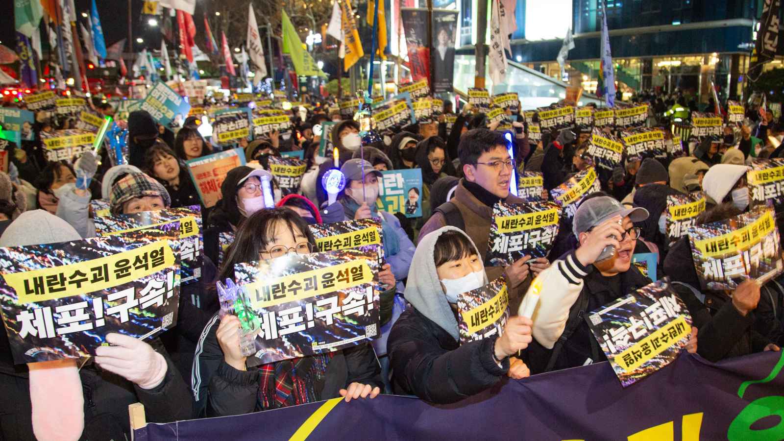 احتجاجات "مؤيدة ومناهضة" لاعتقال رئيس كوريا الجنوبية