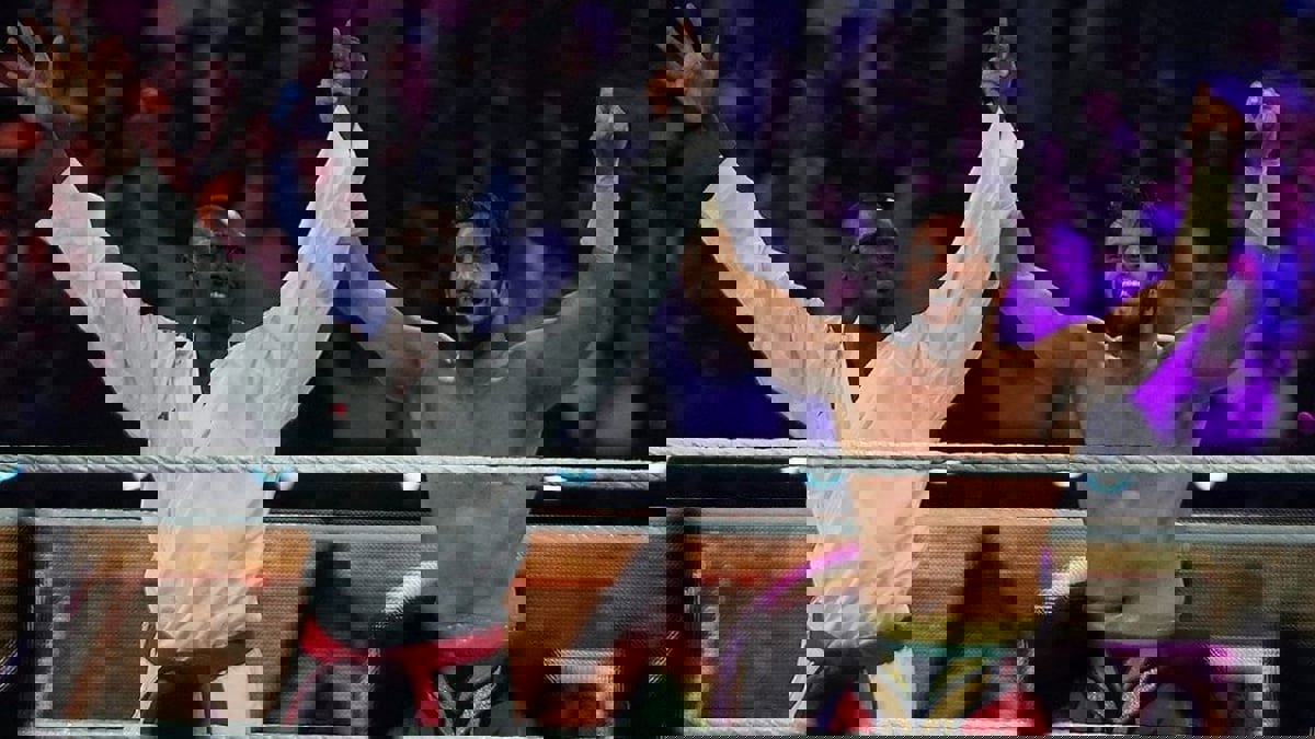 البطل الأولمبي السعودي طارق حامدي يظهر في WWE كراون جول (فيديو)