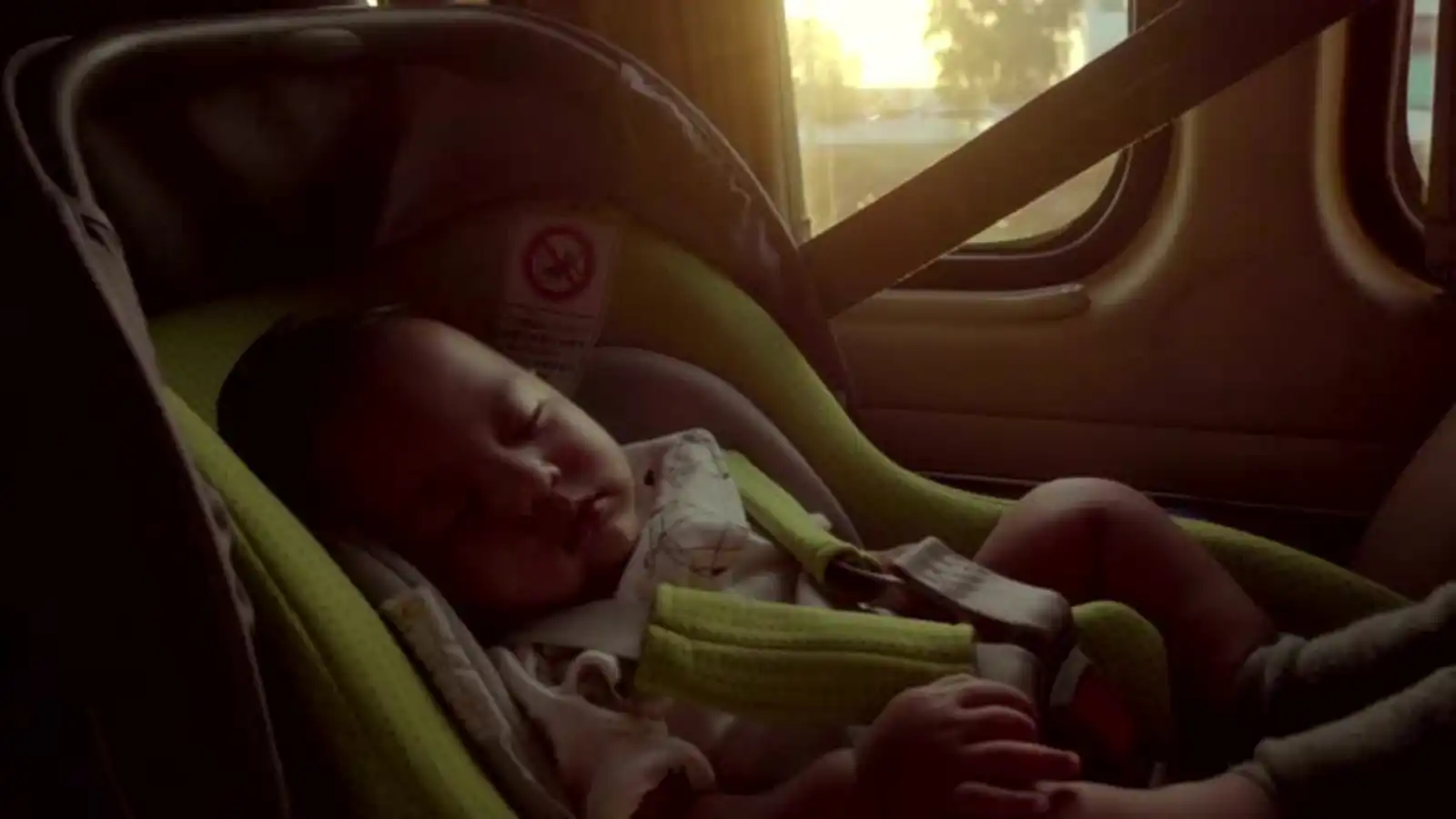 بسبب الأفلام الإباحية.. أب يتسبب بموت ابنته اختناقا