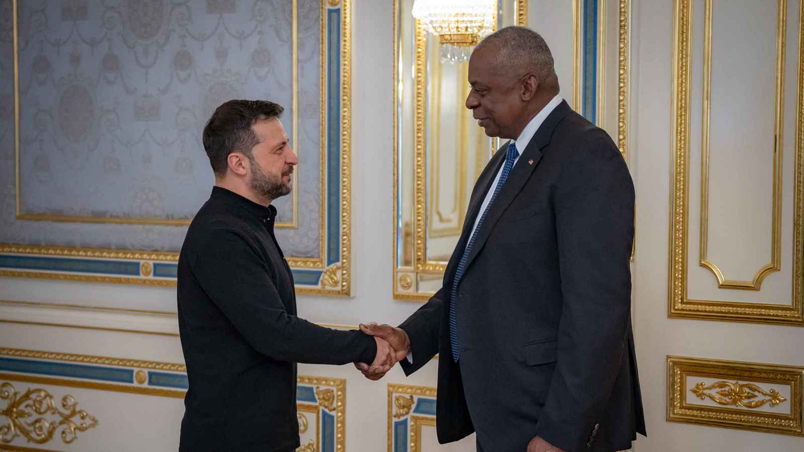 قبل مغادرته المنصب.. هذا ما فعله أوستن في كييف