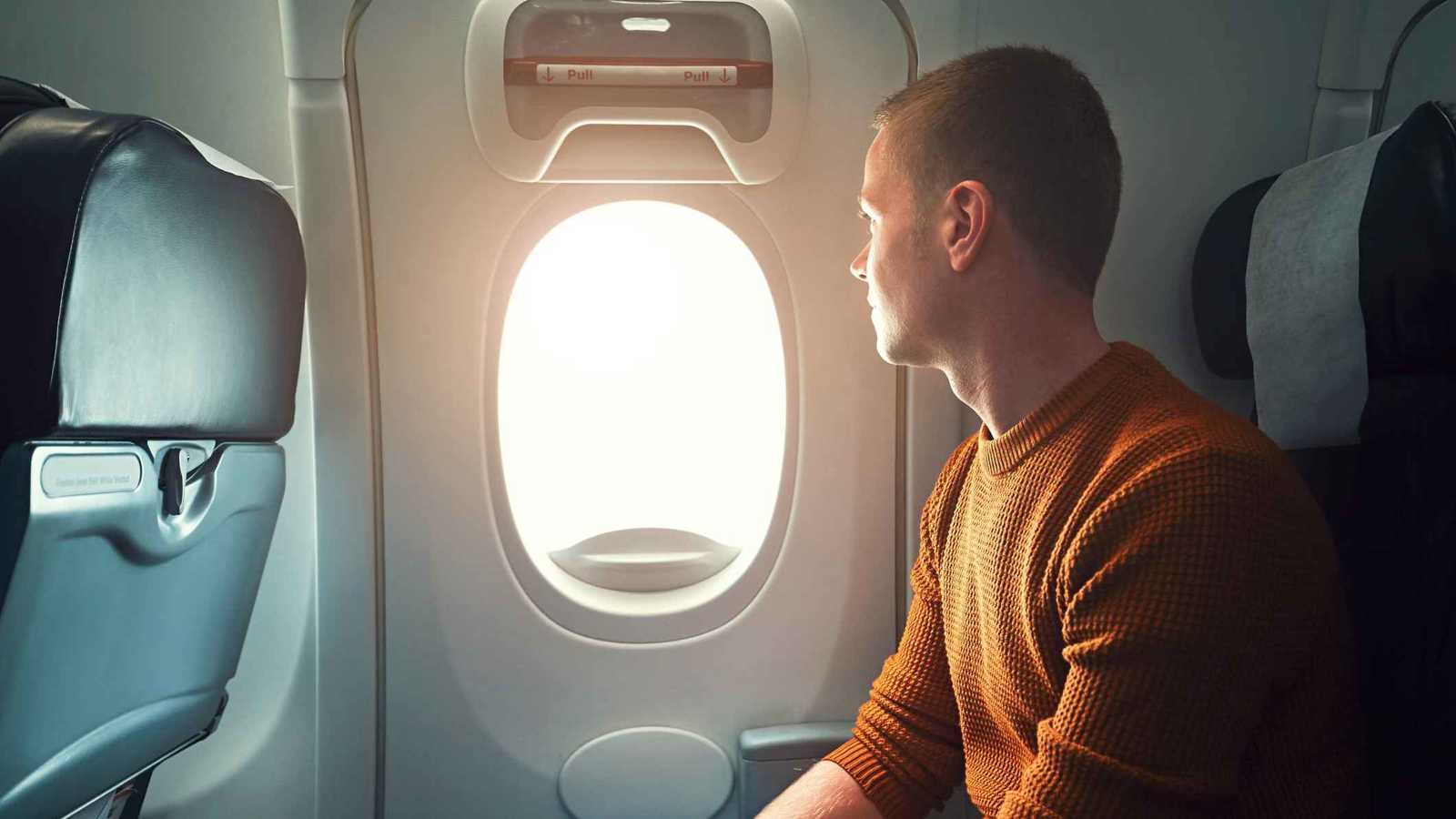 كيف تحمي ظهرك خلال الرحلات الجوية؟