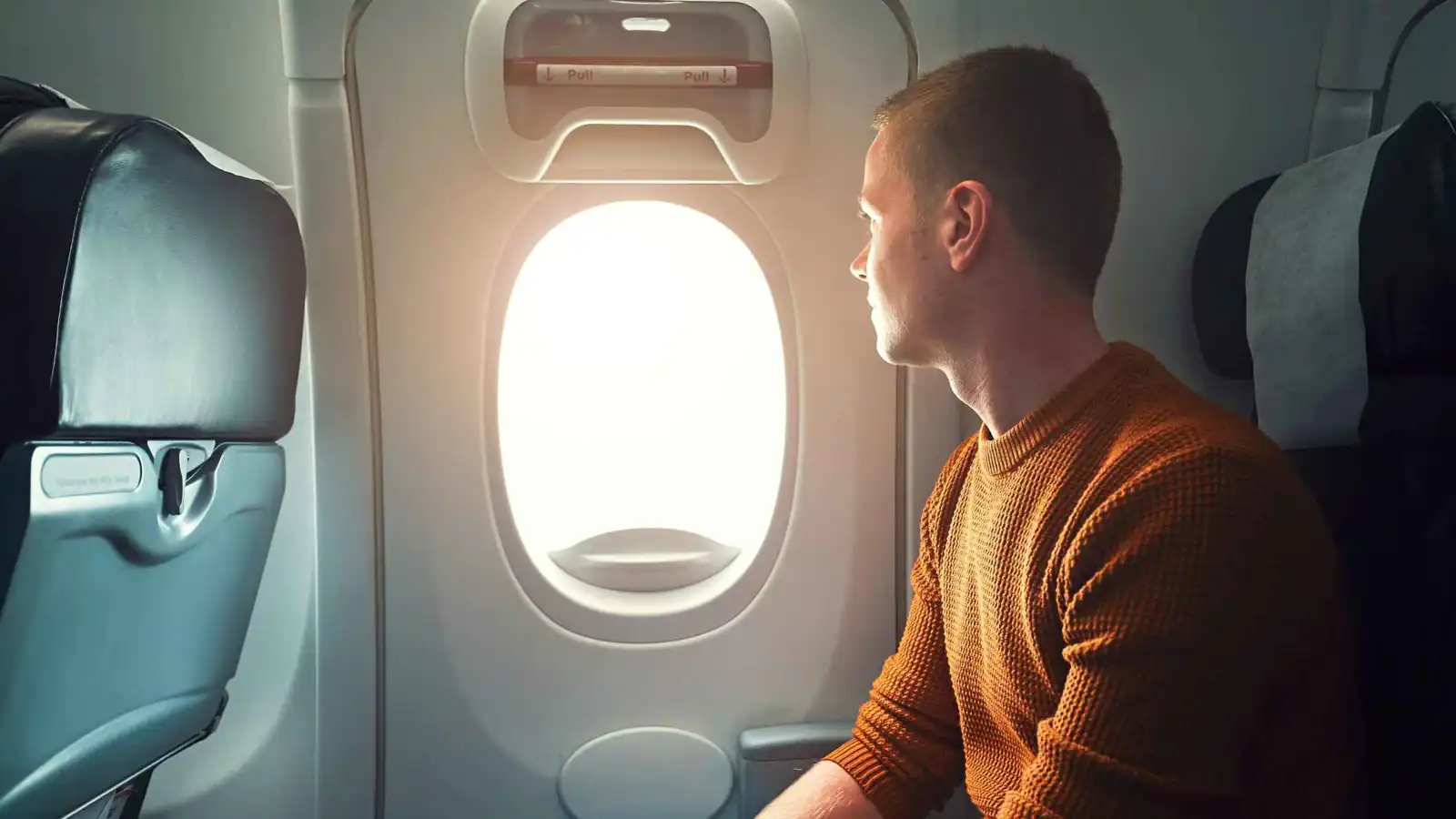 كيف تحمي ظهرك خلال الرحلات الجوية؟