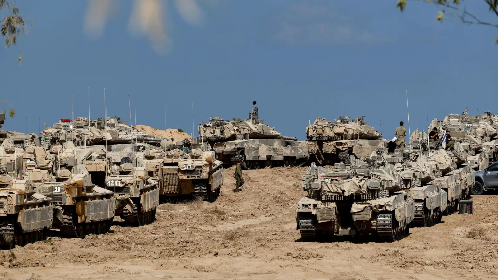 الرهائن يعيدون رسم قواعد الاشتباك.. تفاصيل اللحظات الأولى لعملية "عربات جدعون 2"