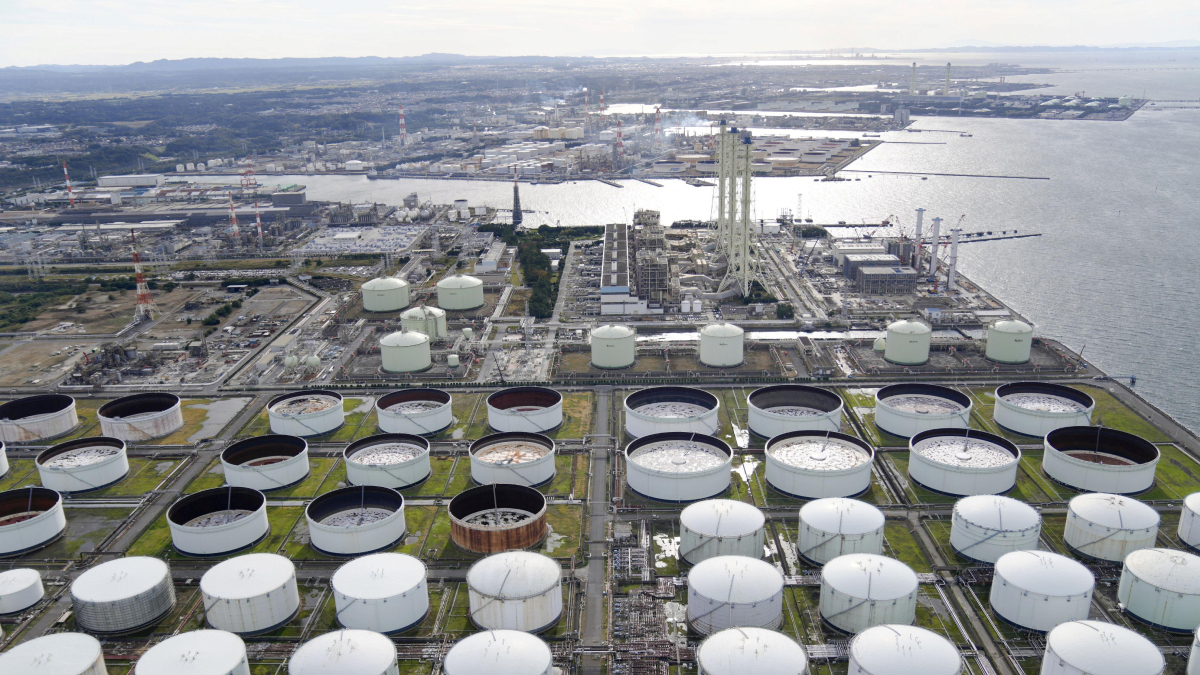  النفط يتراجع بفعل زيادة مخزونات الخام الأمريكية