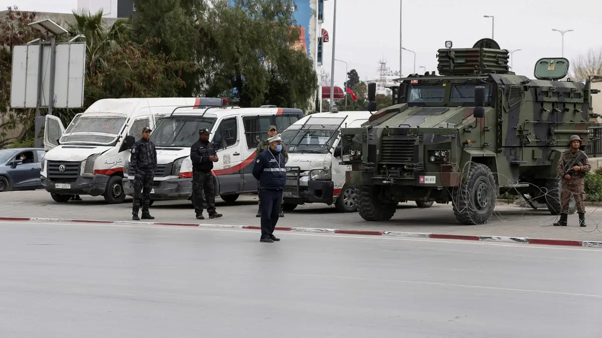 تونس.. الأمن يشتبك مع مشيعي شاب توفي خلال توقيفه