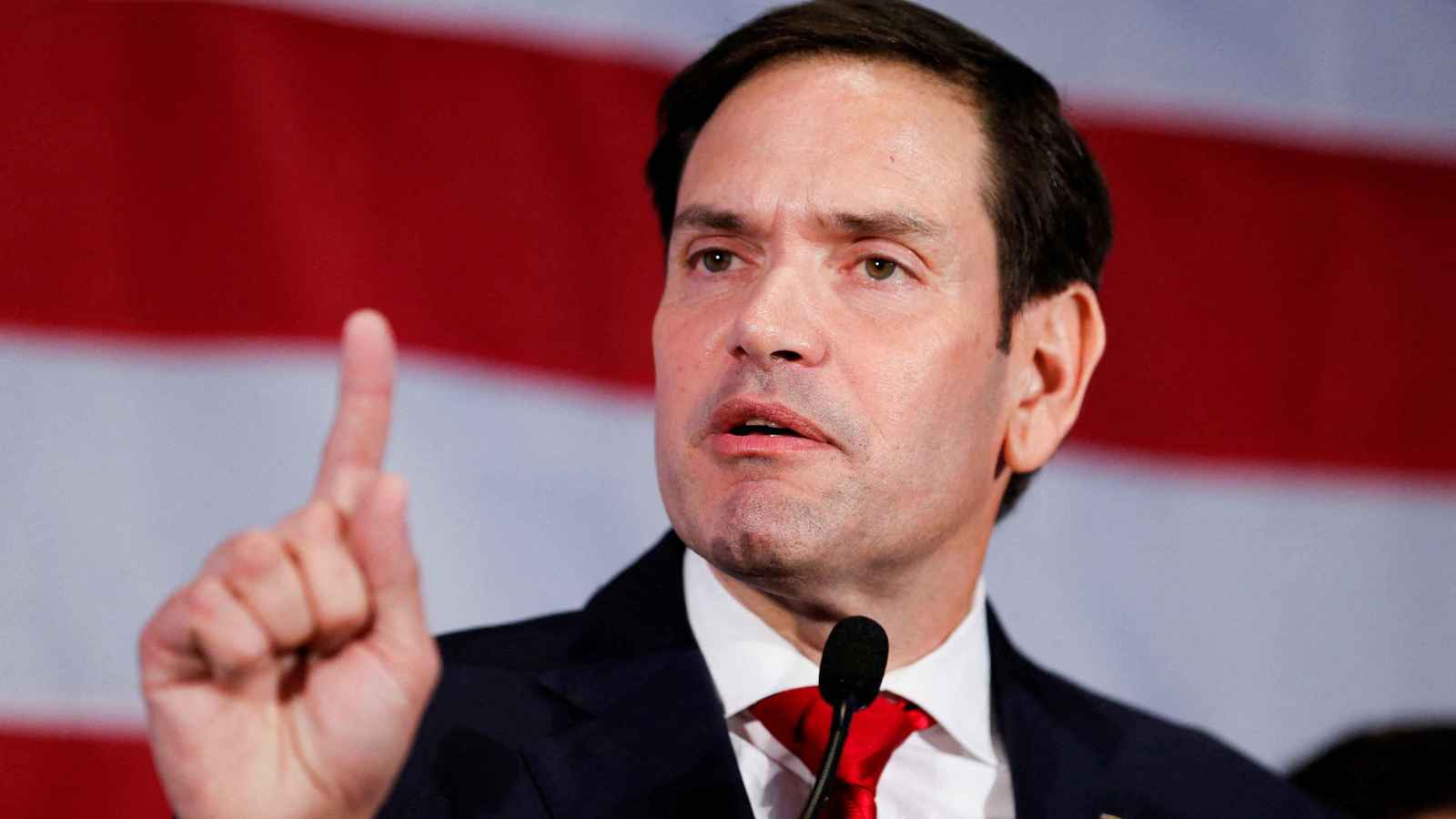 واشنطن تعرض على طهران "مخرجا" نحو السلام