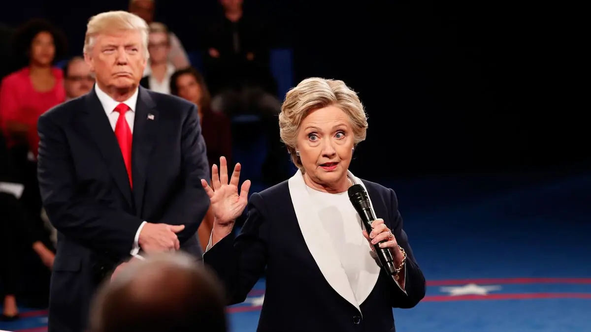 ترامب يقاضي هيلاري كلينتون وآخرين بسبب مزاعم تواطئه مع روسيا