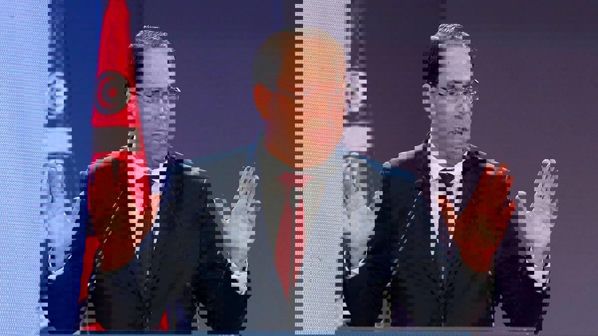 يوسف الشاهد ينفي هروبه إلى فرنسا ويتوعد بمقاضاة "مروجي الشائعة"